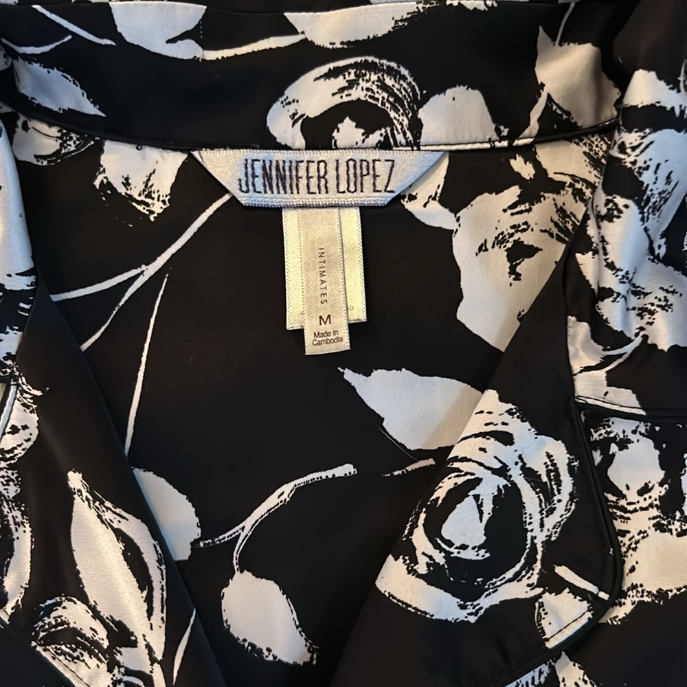 JENNIFER LOPEZ INTIMATES black & white pajamas set. Silky stretch flare bottoms - Picture 5 of 9